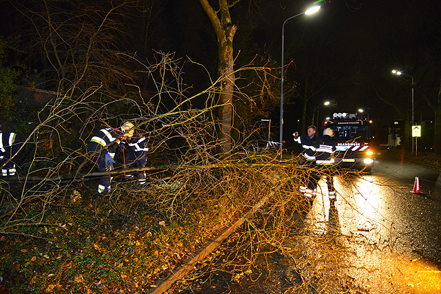 2013/305/GB 20131205a 003 Stormschade Kam Onneslaan.jpg